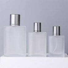 Hot Selling 30ml 50ml 100ml Square Shape Flat Shoulder Frosted Clear Glass Spray Bottles Perfume Dispenser