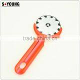 32049 Kitchen Gadget Kitchen Tool Round Lace Pizza Cutter thumbnail-6