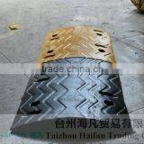 1000*380*50mm High Quality Hot Sell Rubber Speed Hump for Crossing/heavy Strength Rubber Speed Hump Used on Road for Safety thumbnail-3