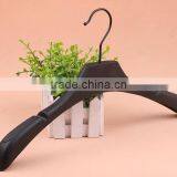 YiWu Wide Shoulder Non Silp Plastic Black Coat Hanger For Clothes thumbnail-1