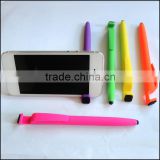 Rubber body promotional plastic ball point pens for advertising and phone stand