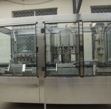 Hochpräzise Getränkeabfüllungsausrüstung - Flaschenwasch-, -füll- und -korkmaschine in Monoblockbauweise thumbnail-2