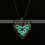 Women Men Hollow Heart Necklace Pendant Luminous Glow In The Dark Locket Glwoing Jewelry Gifts