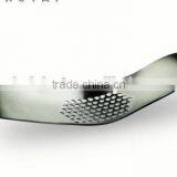 Cy282 Curved Garlic Stainless Steel 304/430 Multi-functional Manual Garlic Creative Twist Garlic Kitchen Worn Garlic thumbnail-3
