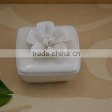 Factory Direct Ceramic Trinket Box With Flower Shape Design thumbnail-2
