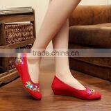 Women Casual Slip on Old Beijing Shoes Pointed Toe Chinese Flower Embroidered Ladies Cotton Canvas Flats Good Quality No Logos thumbnail-4