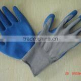 Latex Palm Coated Crinkle Gloves thumbnail-1