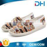 Woman Slip-on Weave Fashion Canvas Shoes With Different Color thumbnail-3
