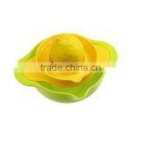 High Quality Manual Plastic Lemon Squeezer With Scale thumbnail-1
