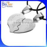 Two Pieces One Pair Stainless Steel Broken Heart Couple Love Pendant Necklace Set For Friend thumbnail-1