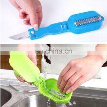 Plastic Fish Scale Remover thumbnail-5