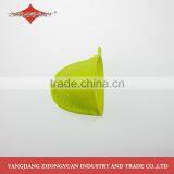 Animal Shape Green Kitchen Silicone Gloves thumbnail-2