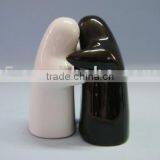 Hugging Sharp Salt & Pepper Shaker