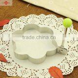 ZY-F140 4pcs High Quality Stainless Steel Fried Egg Molds Egg Ring Set Stainless Steel Egg Mold With pp Ball Handle thumbnail-2