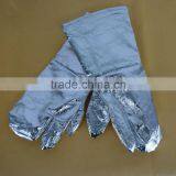 China Manufacturer Three Finger Aluminiumed Heat Resistant Gloves thumbnail-2