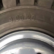 900R20 Solid Truck Tyre thumbnail-1