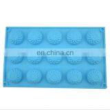 15 Holes DIY Daisy-shaped Ice Cubes and Molds for Cakes, Chocolates and Puddings thumbnail-5