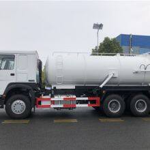 Small Type Sinotruk HOWO Light Duty Sewage Suction Tanker With With Vacuum Pump thumbnail-3