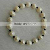 Grade AA 7-8mm White Freshwater Pearl Bracelet thumbnail-1