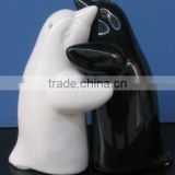Professinal Customize ceramic cruet set dolphin hugging salt and pepper shaker favors