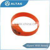 ISO 14443A Waterproof 13.56MHz RFID Silicone Wristband thumbnail-3