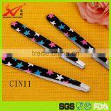 Colorful Paper Cover Straight Shape Eyebrow Tweezer in Beauty Salon thumbnail-1