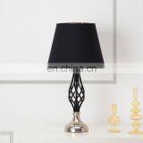 Принимаем собственные заказы на индивидуальную декорацию гостиниц, домашних жилых комнат и гостиных. Серебряно-покрытая подставка, чёрный металлический настольный ламп