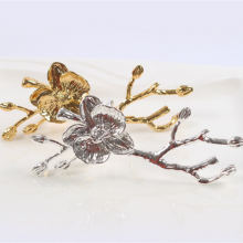 Plum Blossom Iron Metal Napkin Ring Napkin Buckle For Wedding thumbnail-1