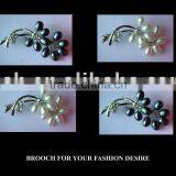 White/black Freshwater Pearl Brooch-blossom thumbnail-1