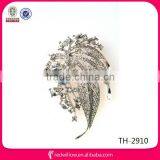 New Designed Glitter Silver Metal Crystal Flower Brooches thumbnail-1
