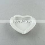 Wholesale White Heart Shape Ceramic Ashtray in Stocklots thumbnail-1