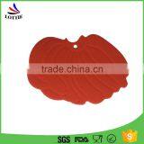 China Manufacturers Food Grade Eco-friendly Banana Shape Insulated Silicone Mat thumbnail-1