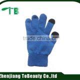 Customized knitted glove with many colors
