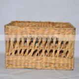 Weaving Water Hyacinth Baskets With Handle and Iron Frame thumbnail-4