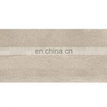 Светло-бежевая матовая отделка для ванной комнаты. Глянцевые керамические плитки размером 450x900 мм, артикул JQ49220D