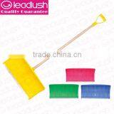 TM355 Plastic Snow Shovel With Wooden Handle/snow Shovel thumbnail-1