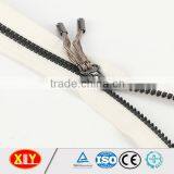 Fashion Garments Zipper , Contrast Teeth Plastic Zipper thumbnail-2