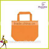 orange color clothing bag for shopping,high quality handle bag foldable,non woven foldable tote bag