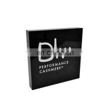 Черный акриловый блок для выставки размером 20 мм с прорисованным цельным логотипом (оптовая продажа)