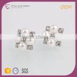 E77998K01 STYLE PLUS Flower Pearl Crystal Stud Earrings Glass Crystal Stone White Pearl Earrings Hot Sale in China thumbnail-1