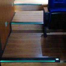 China manufacturers wholesale Lecture hall wooden floor steps up green line light stair lights