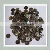 Wholesale High Quality 18L/11.5mm 4 Holes White MOP Shell Buttons thumbnail-1