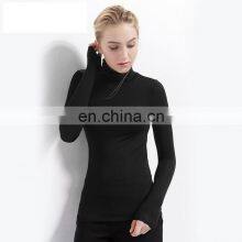 62/5000 Оптовая индивидуальная крупногабаритная женская осенняя полосатая футболка с длинными рукавами, женская однотонная черная юбка, стильный воротник-туртleneck, осенний пиджак thumbnail-1