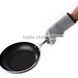 Washable Quilted Cotton Linings Silicone Protective Baking Gloves thumbnail-4