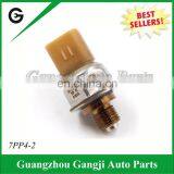 High Quality Fuel Rail Pressure Sensor OEM 7PP4-2 Car Oil Sensor