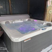 JOYEE Hot Selling Cheaping Freestanding Acrylic Modern Massage Spa Hot Tub thumbnail-1