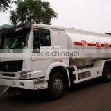 High-quality HOWO Oil Tank Transporting Truck 10 Wheels thumbnail-3
