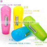 Plastic Storage Fruit and Vegetable Peeler thumbnail-2