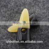 COLOR BLOCKING FAKE HORN RESIN BUTTON