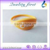 Shenzhen Golden Supplier RFID Silicone Bracelet For Swimming Pool thumbnail-4